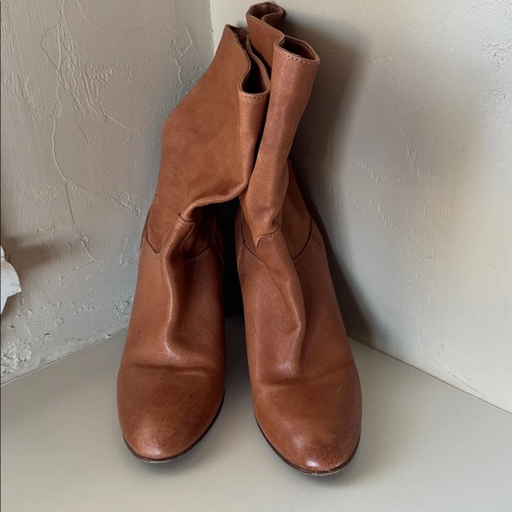 Vero Cuoio Tan Leather Heeled Booties